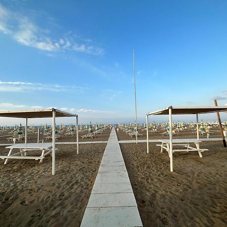 Hotel Neyra Beach Rimini Luaran gambar