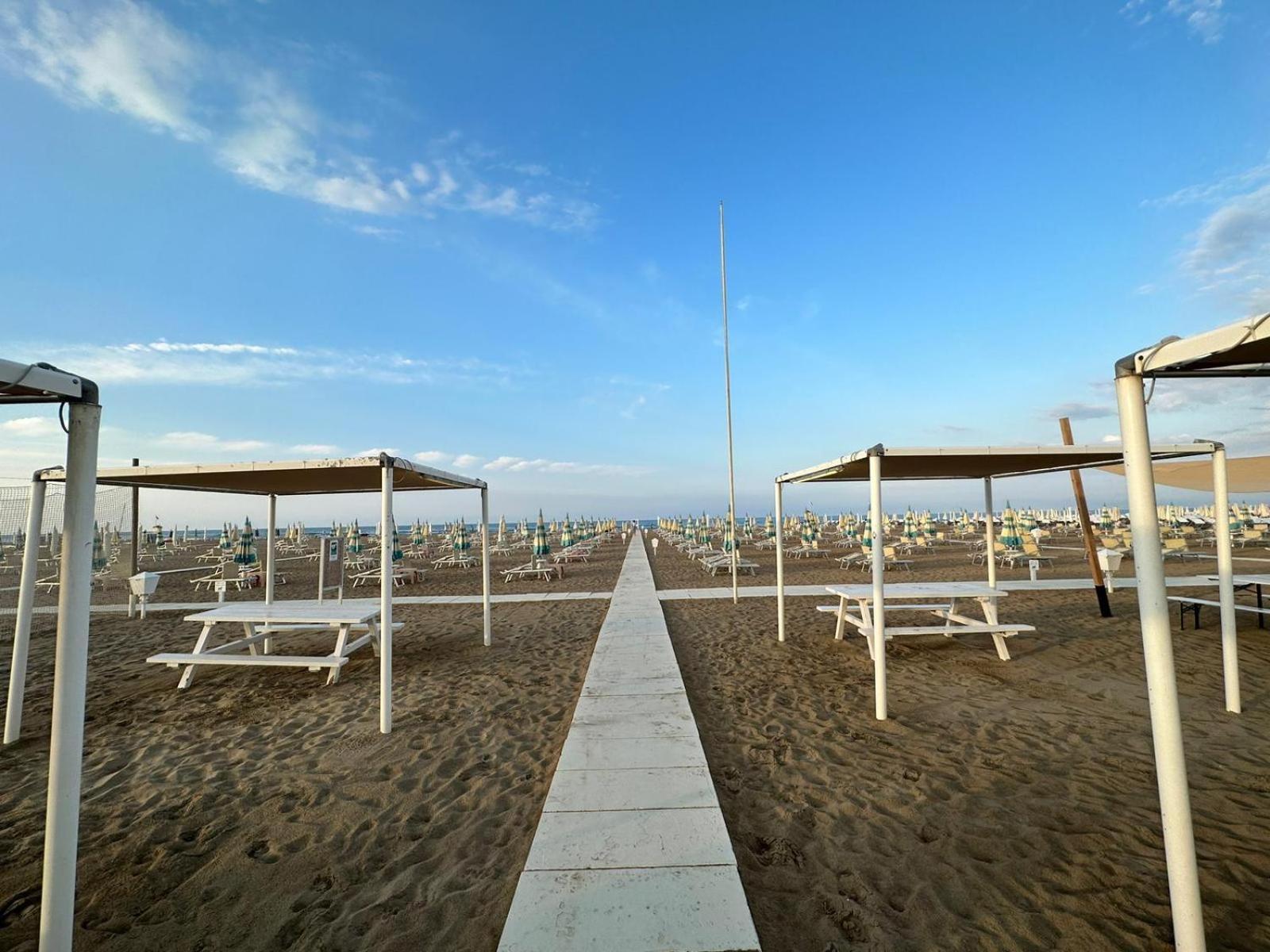 Hotel Neyra Beach Rimini Luaran gambar