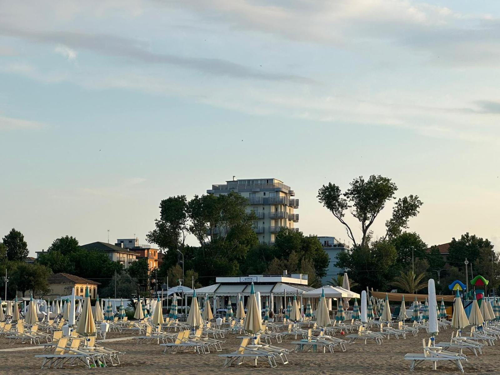 Hotel Neyra Beach Rimini Luaran gambar